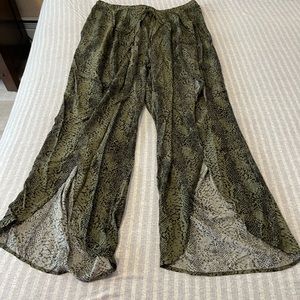 NWT 18/20 swim cover bottoms!